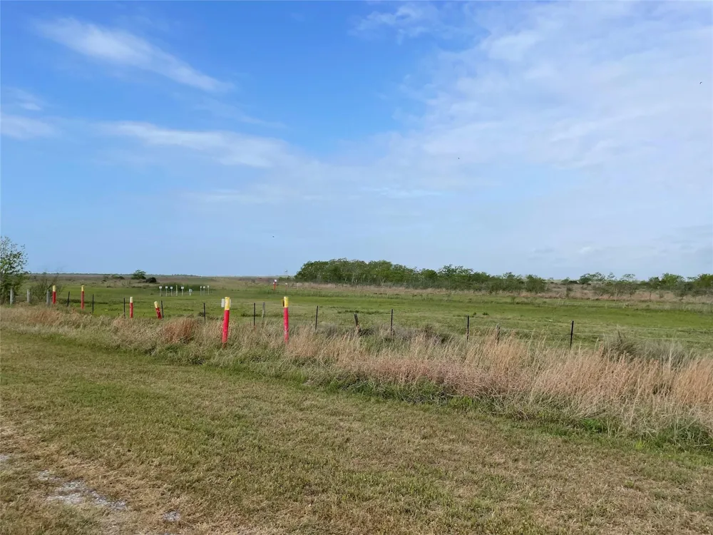 Harbor Dr Hitchcock, TX 77563