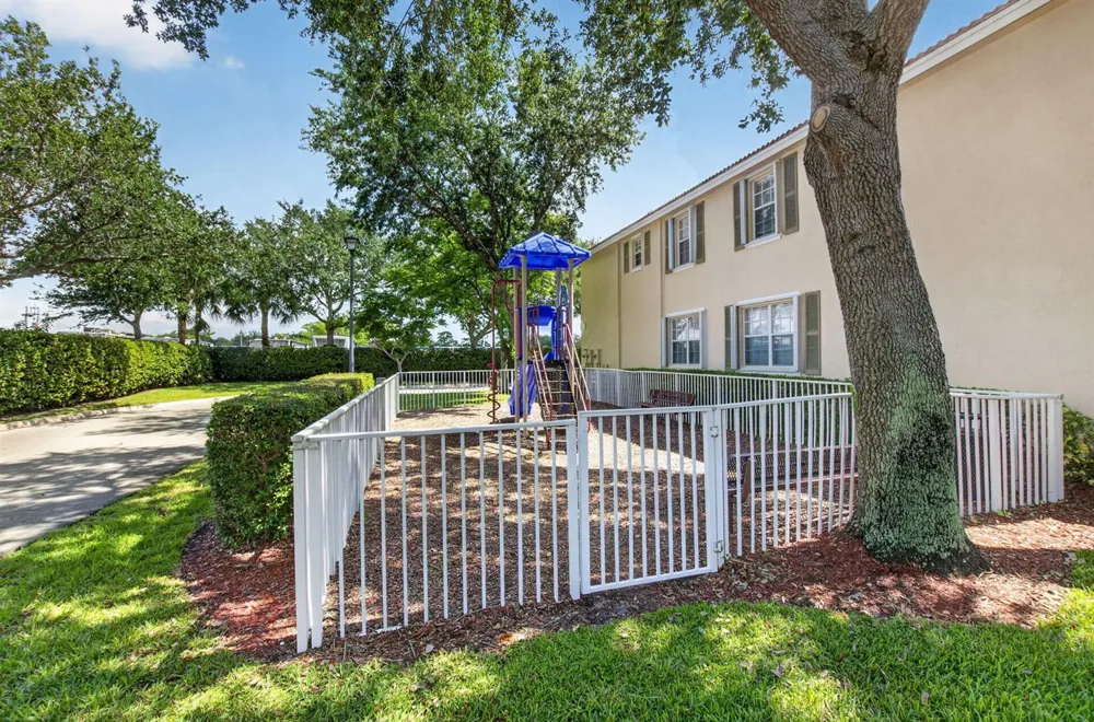 1418 W Wickham Circle #B Delray Beach, FL 33445