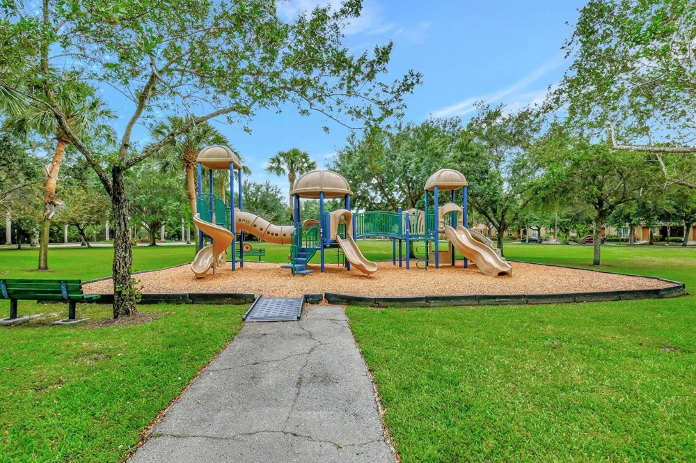 1418 W Wickham Circle #B Delray Beach, FL 33445