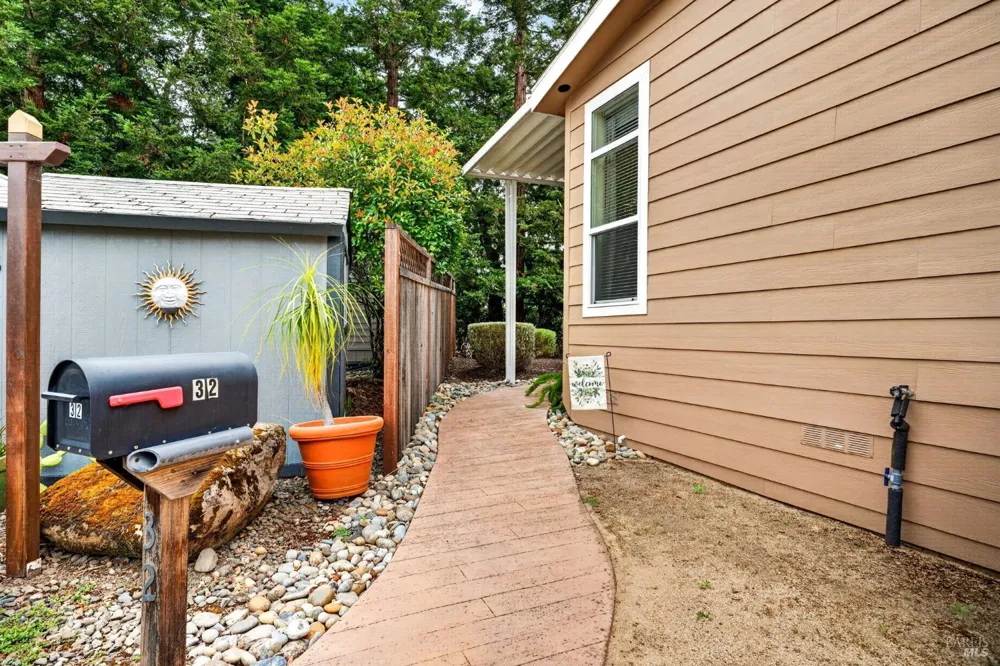 32 Springhill Court Santa Rosa, CA 95409