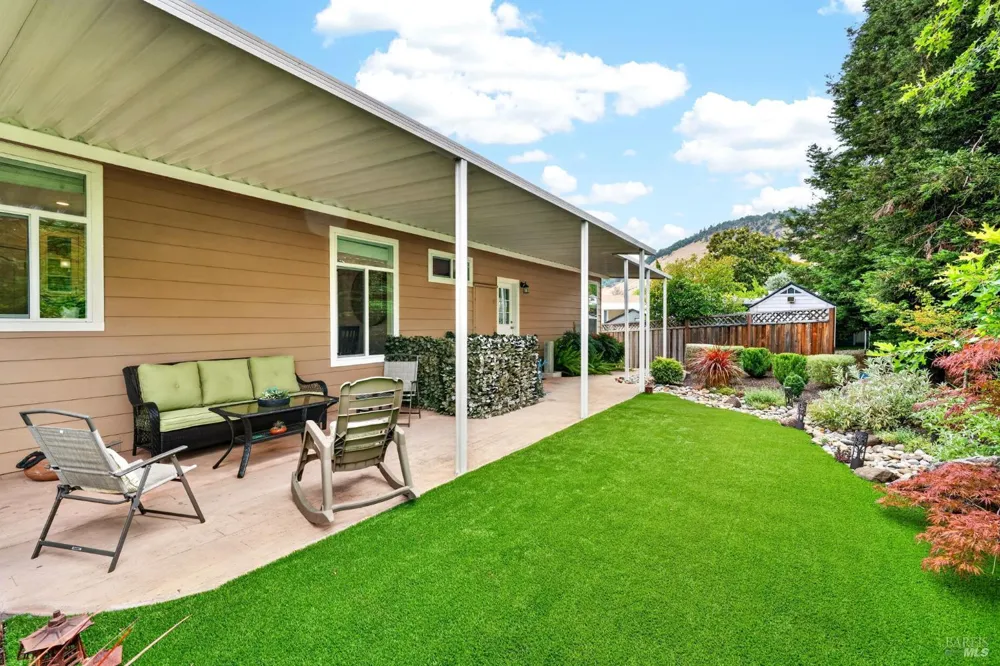 32 Springhill Court Santa Rosa, CA 95409
