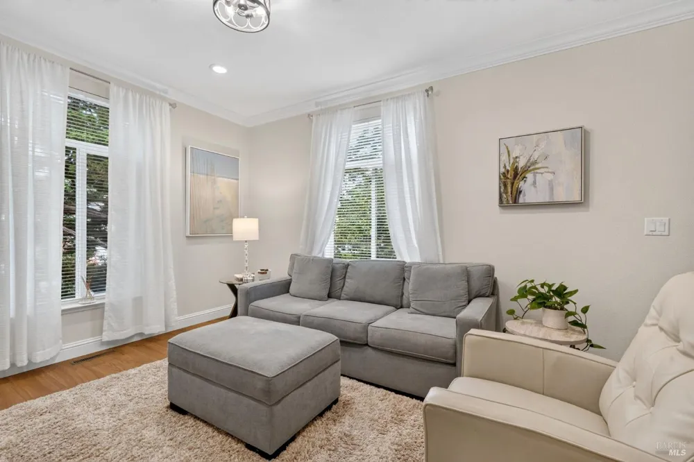 32 Springhill Court Santa Rosa, CA 95409