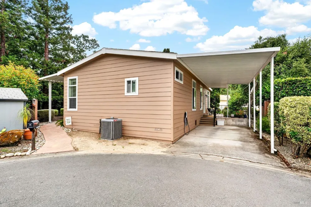 32 Springhill Court Santa Rosa, CA 95409