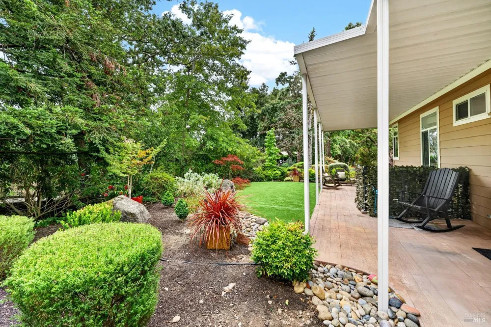 32 Springhill Court Santa Rosa, CA 95409