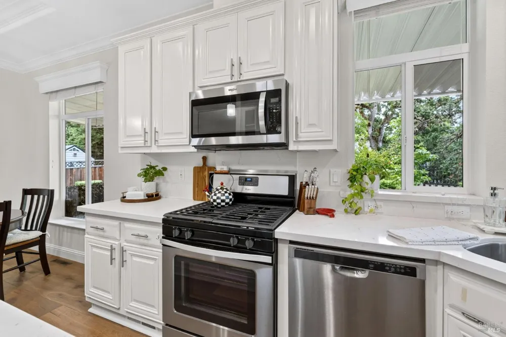 32 Springhill Court Santa Rosa, CA 95409