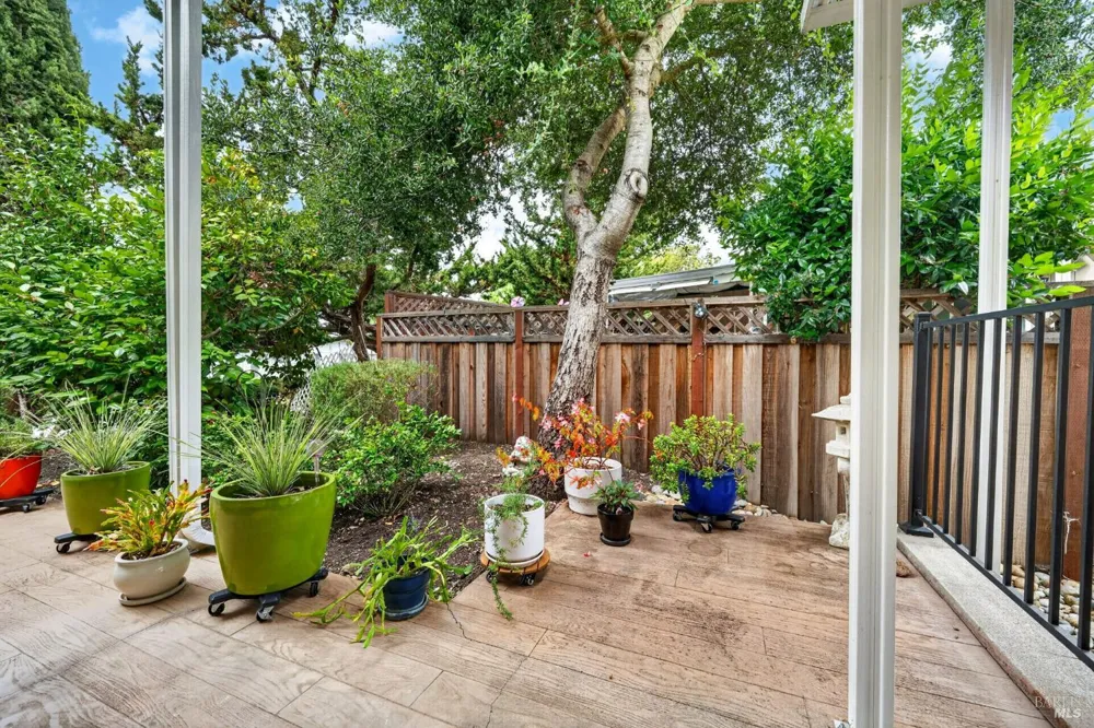 32 Springhill Court Santa Rosa, CA 95409