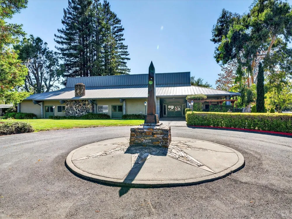 32 Springhill Court Santa Rosa, CA 95409