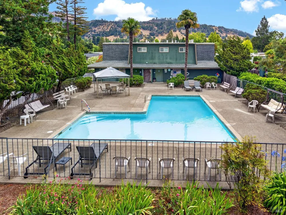 32 Springhill Court Santa Rosa, CA 95409