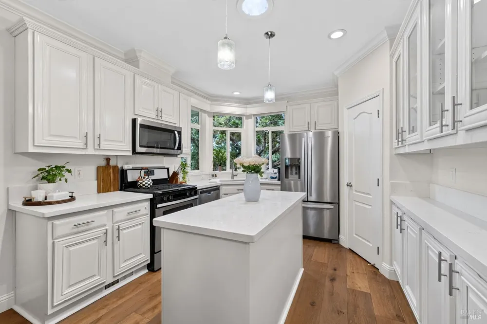 32 Springhill Court Santa Rosa, CA 95409