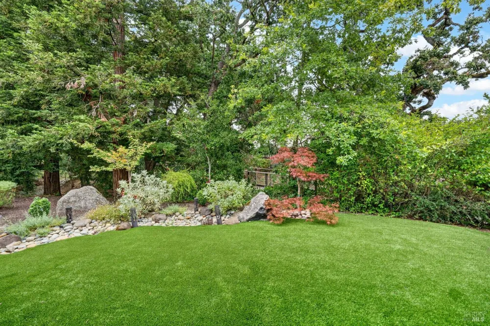 32 Springhill Court Santa Rosa, CA 95409