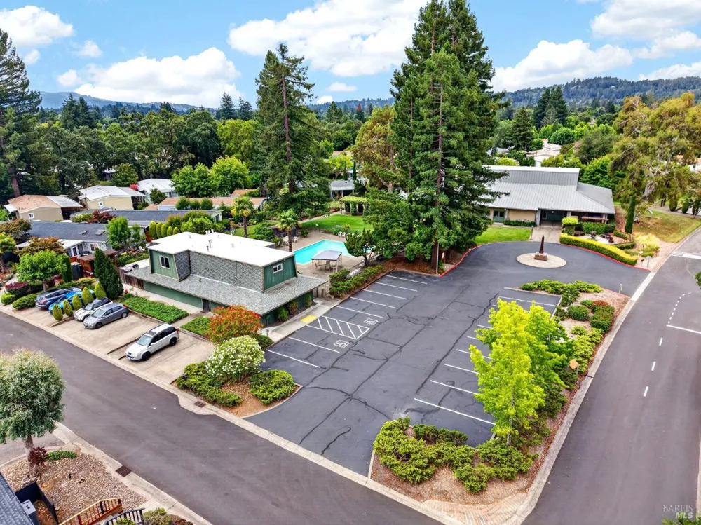 32 Springhill Court Santa Rosa, CA 95409