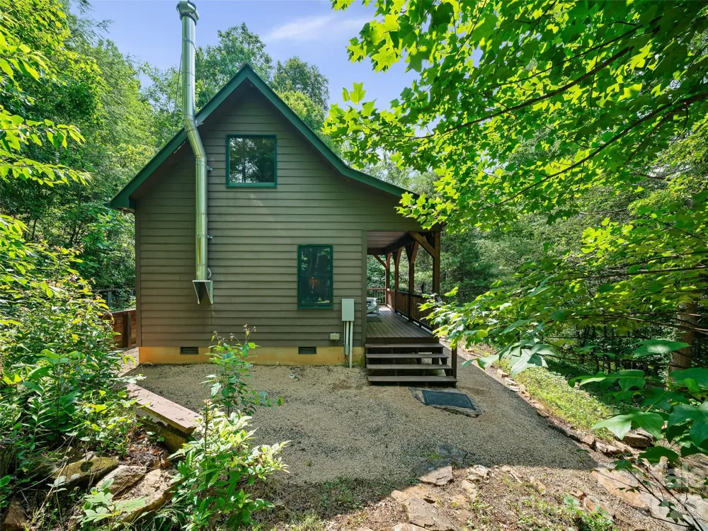 262 Little Pond Drive Burnsville, NC 28714