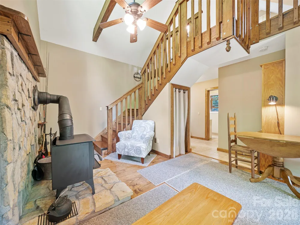 262 Little Pond Drive Burnsville, NC 28714