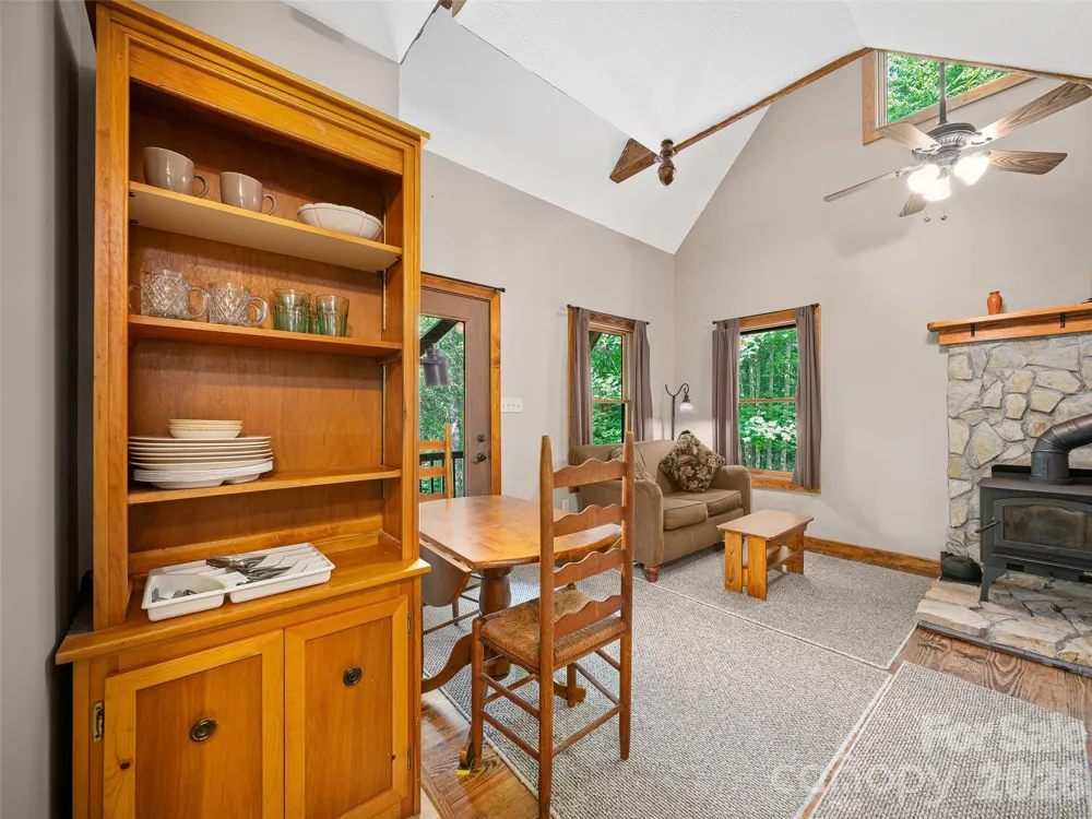 262 Little Pond Drive Burnsville, NC 28714