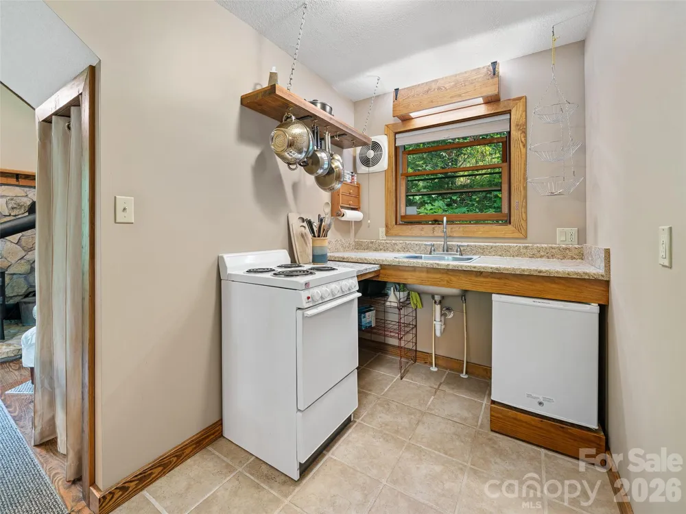 262 Little Pond Drive Burnsville, NC 28714