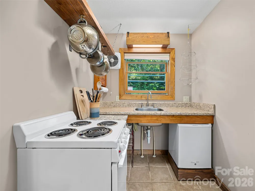 262 Little Pond Drive Burnsville, NC 28714
