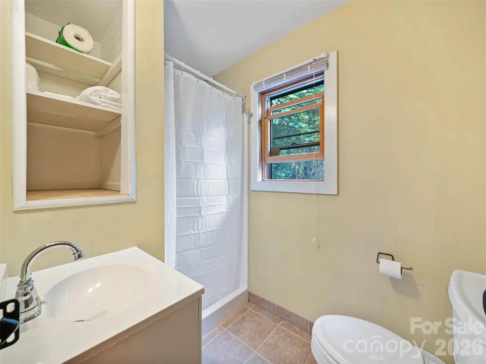 262 Little Pond Drive Burnsville, NC 28714