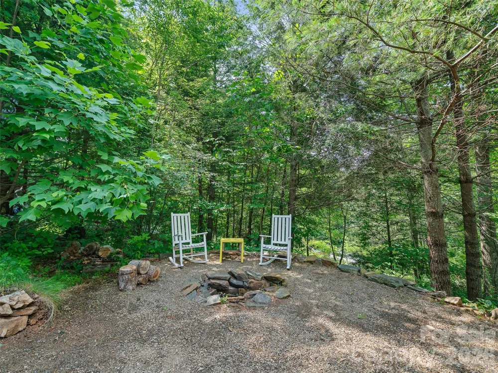 262 Little Pond Drive Burnsville, NC 28714