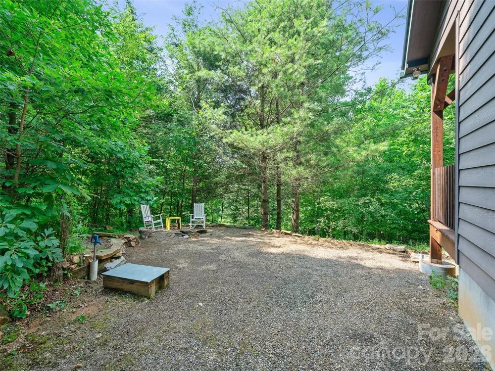 262 Little Pond Drive Burnsville, NC 28714