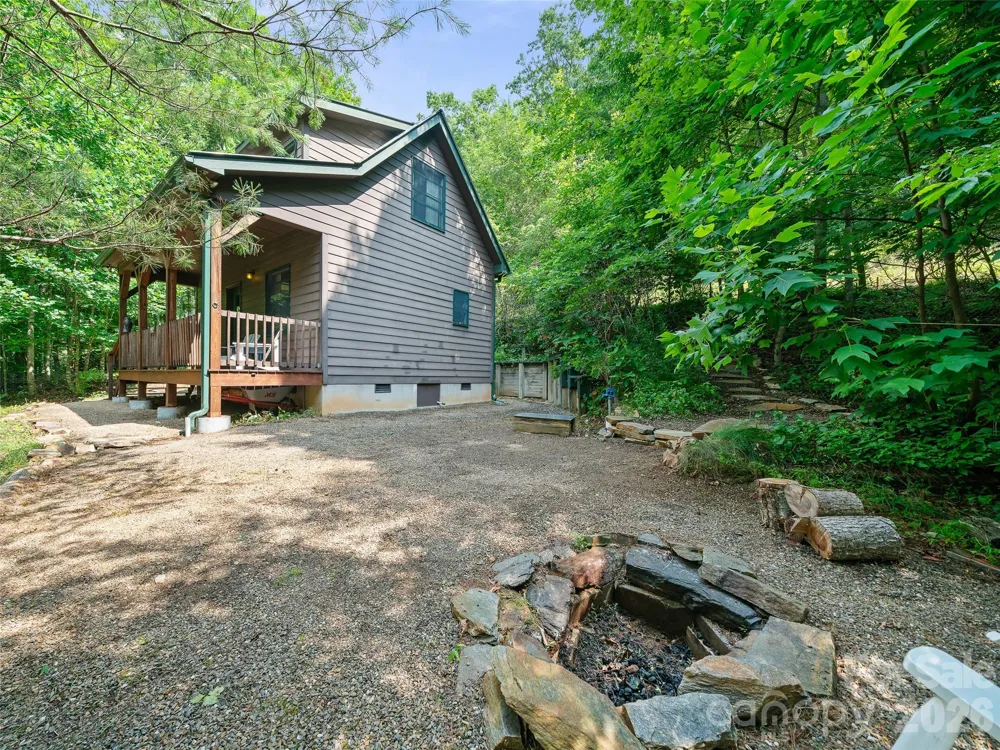262 Little Pond Drive Burnsville, NC 28714