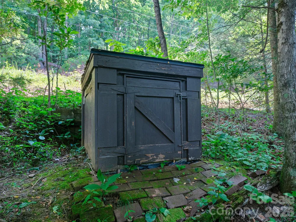 262 Little Pond Drive Burnsville, NC 28714