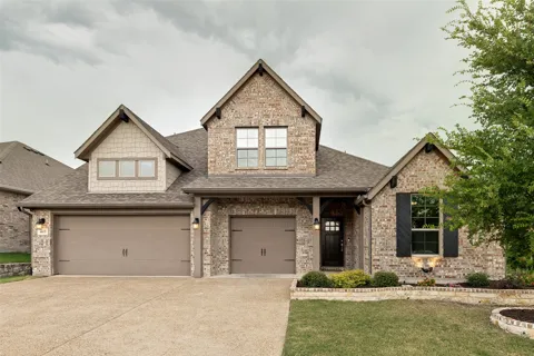 4015 Cloverleaf Trail