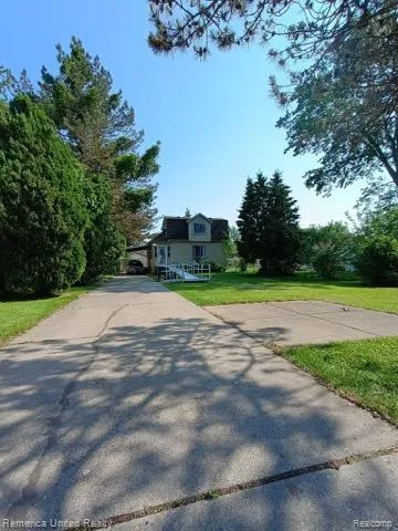 435 Riverbank Street Wyandotte City, MI 48192