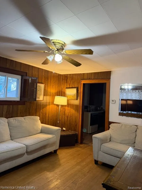 435 Riverbank Street Wyandotte City, MI 48192