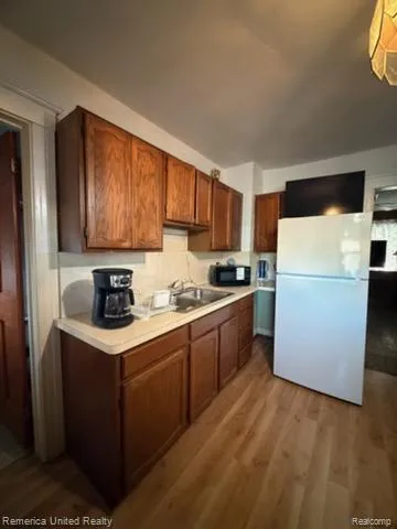 435 Riverbank Street Wyandotte City, MI 48192