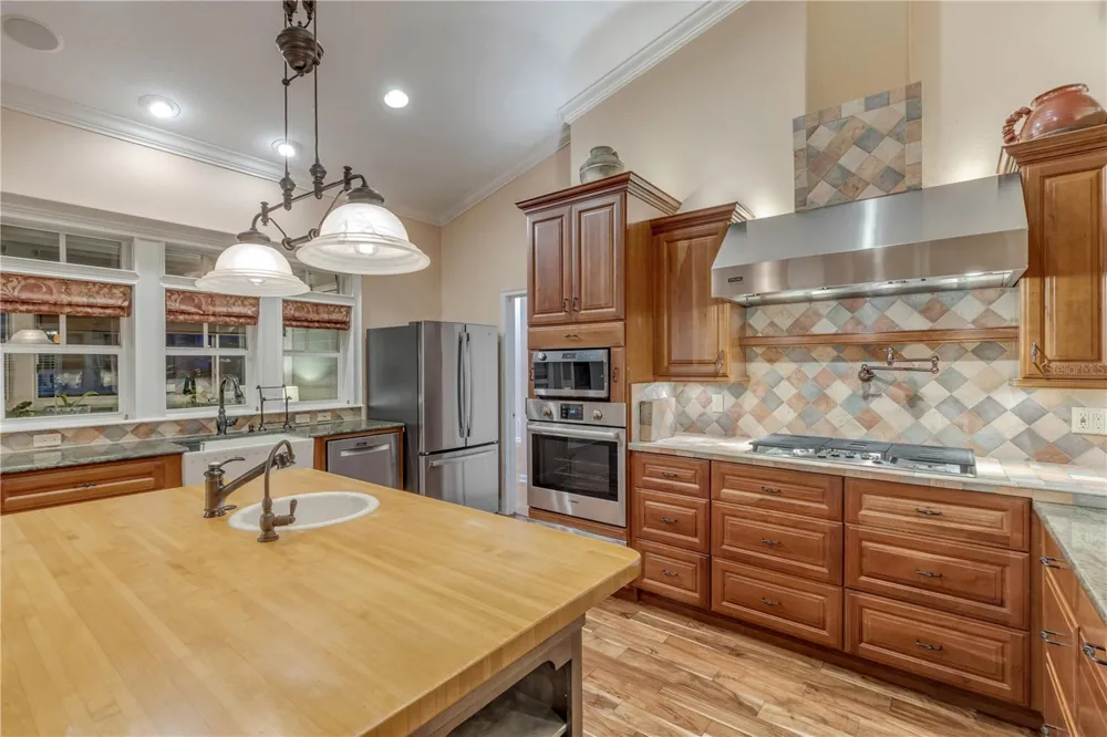 521 S PENINSULA AVENUE New Smyrna Beach, FL 32169