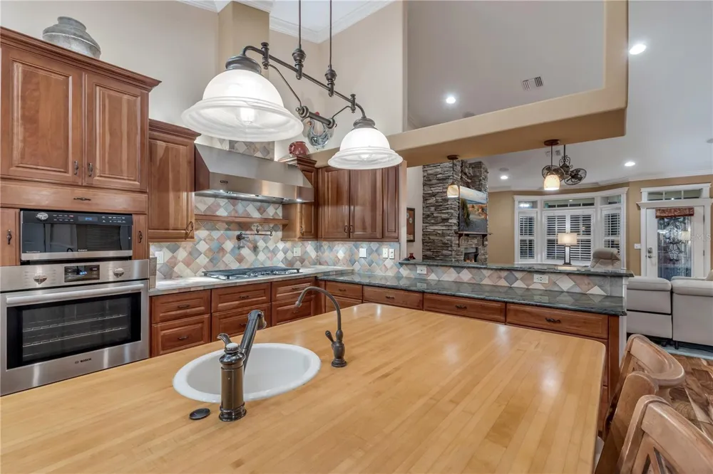521 S PENINSULA AVENUE New Smyrna Beach, FL 32169