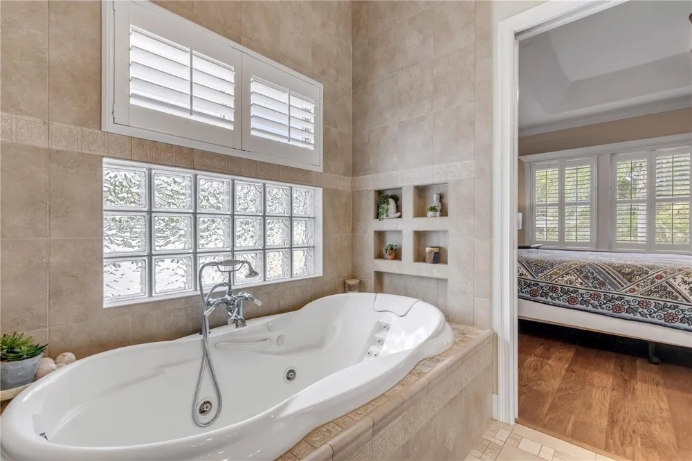 521 S PENINSULA AVENUE New Smyrna Beach, FL 32169