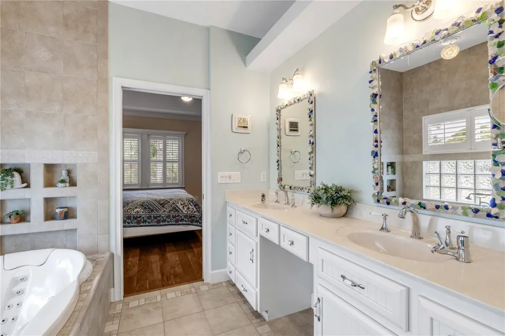 521 S PENINSULA AVENUE New Smyrna Beach, FL 32169