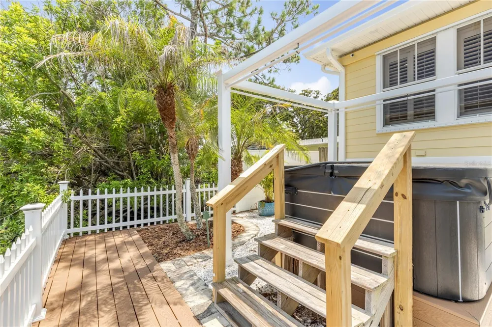521 S PENINSULA AVENUE New Smyrna Beach, FL 32169