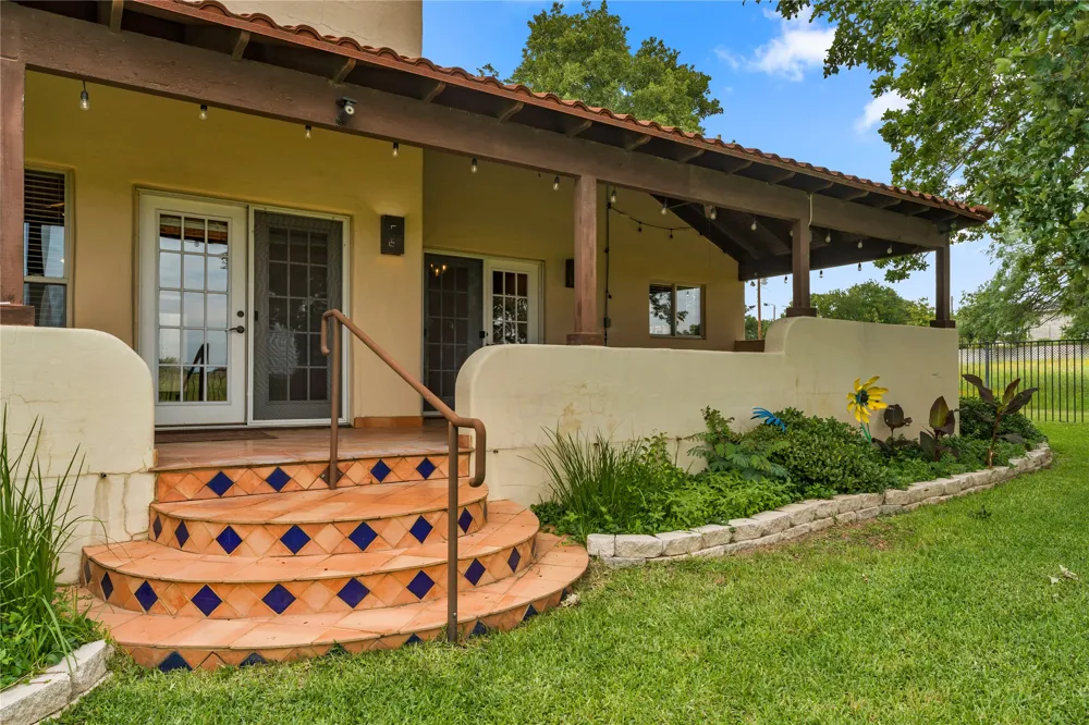 111 Woodlawn Drive Kingsland, TX 78639