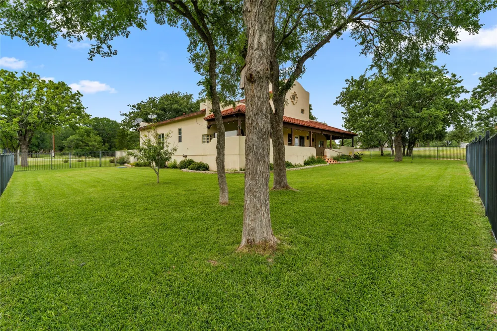 111 Woodlawn Drive Kingsland, TX 78639