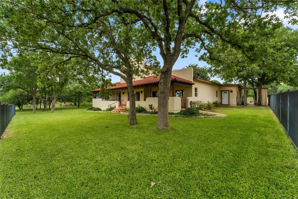 111 Woodlawn Drive Kingsland, TX 78639