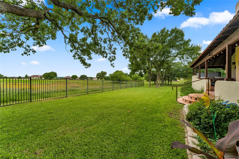 111 Woodlawn Drive Kingsland, TX 78639