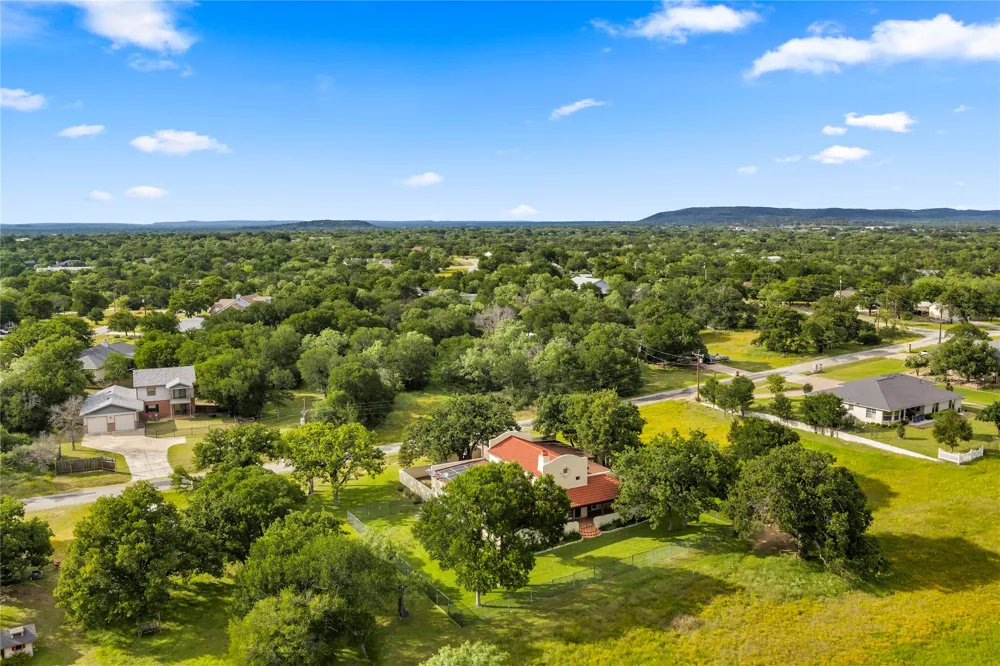 111 Woodlawn Drive Kingsland, TX 78639