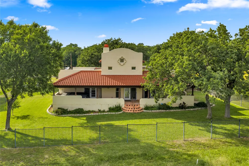 111 Woodlawn Drive Kingsland, TX 78639