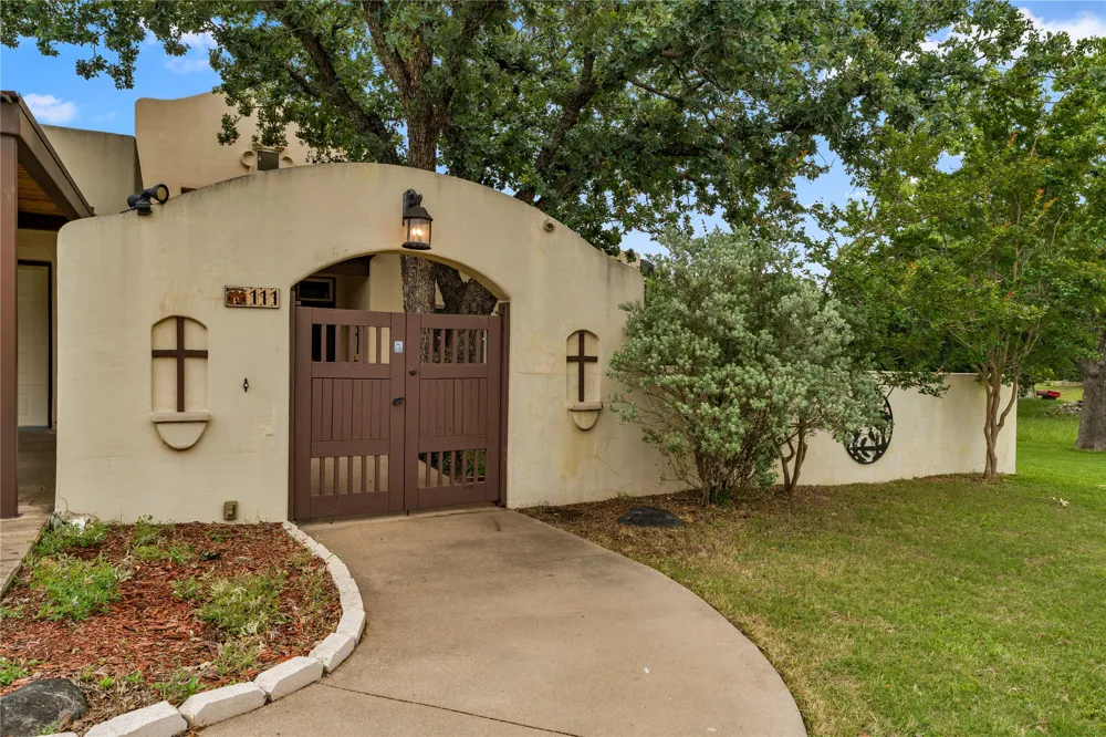 111 Woodlawn Drive Kingsland, TX 78639