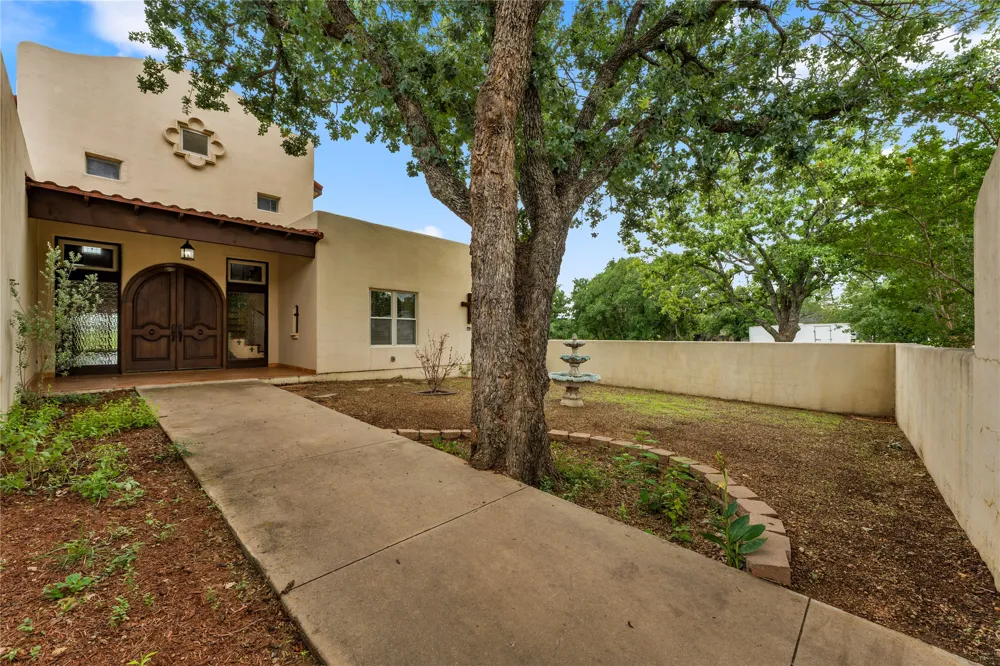 111 Woodlawn Drive Kingsland, TX 78639