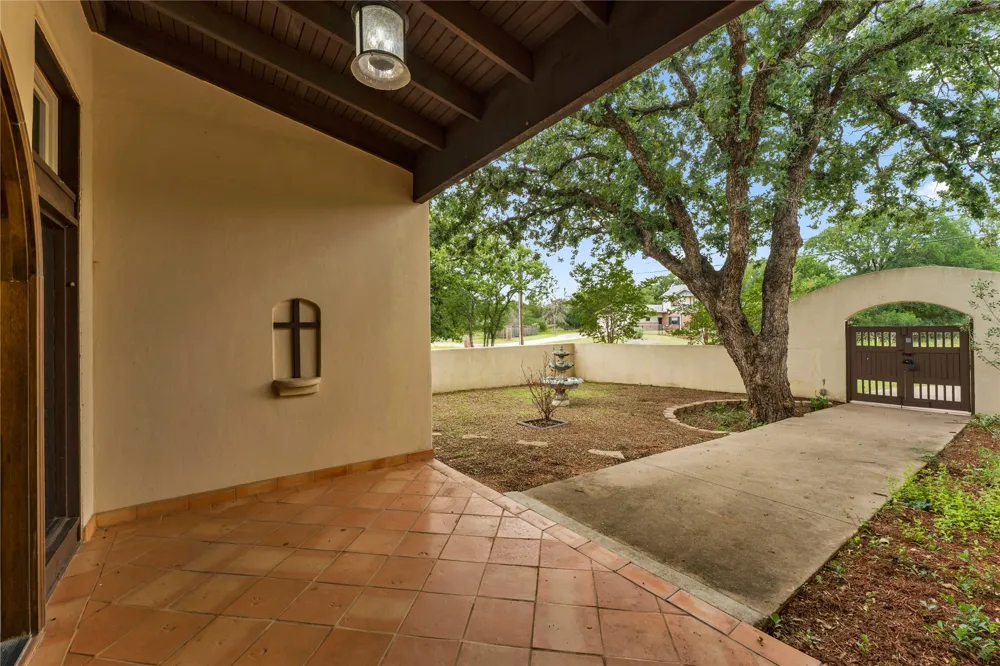 111 Woodlawn Drive Kingsland, TX 78639