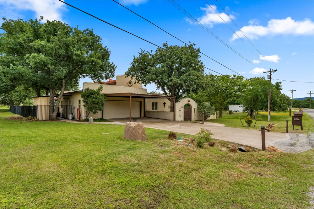 111 Woodlawn Drive Kingsland, TX 78639