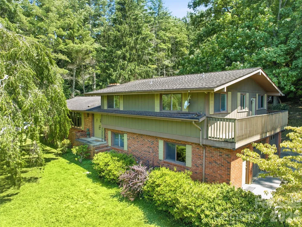 252 Big Stomp Road Waynesville, NC 28786