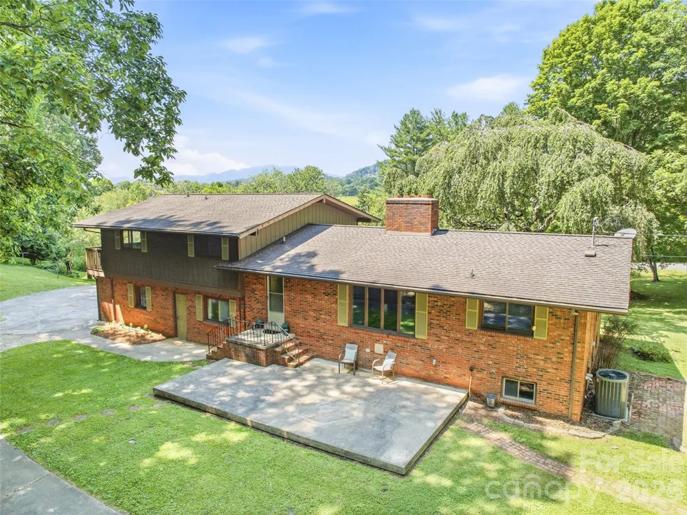 252 Big Stomp Road Waynesville, NC 28786