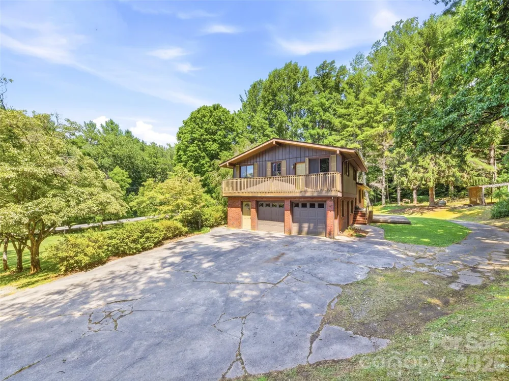 252 Big Stomp Road Waynesville, NC 28786
