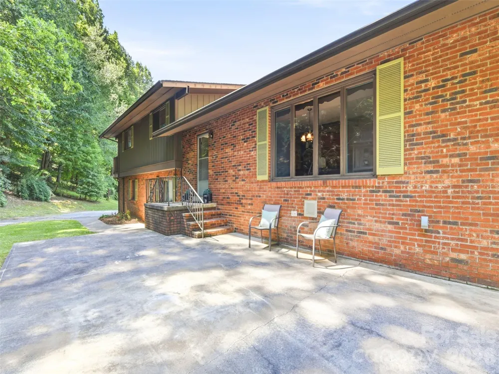 252 Big Stomp Road Waynesville, NC 28786
