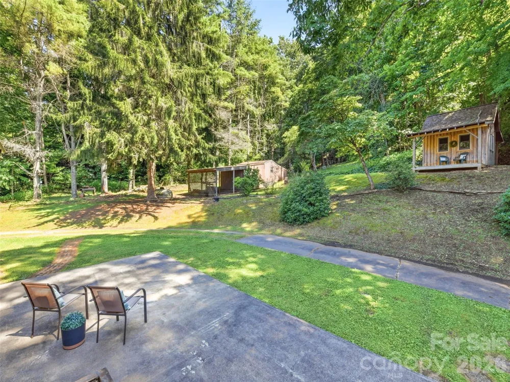 252 Big Stomp Road Waynesville, NC 28786