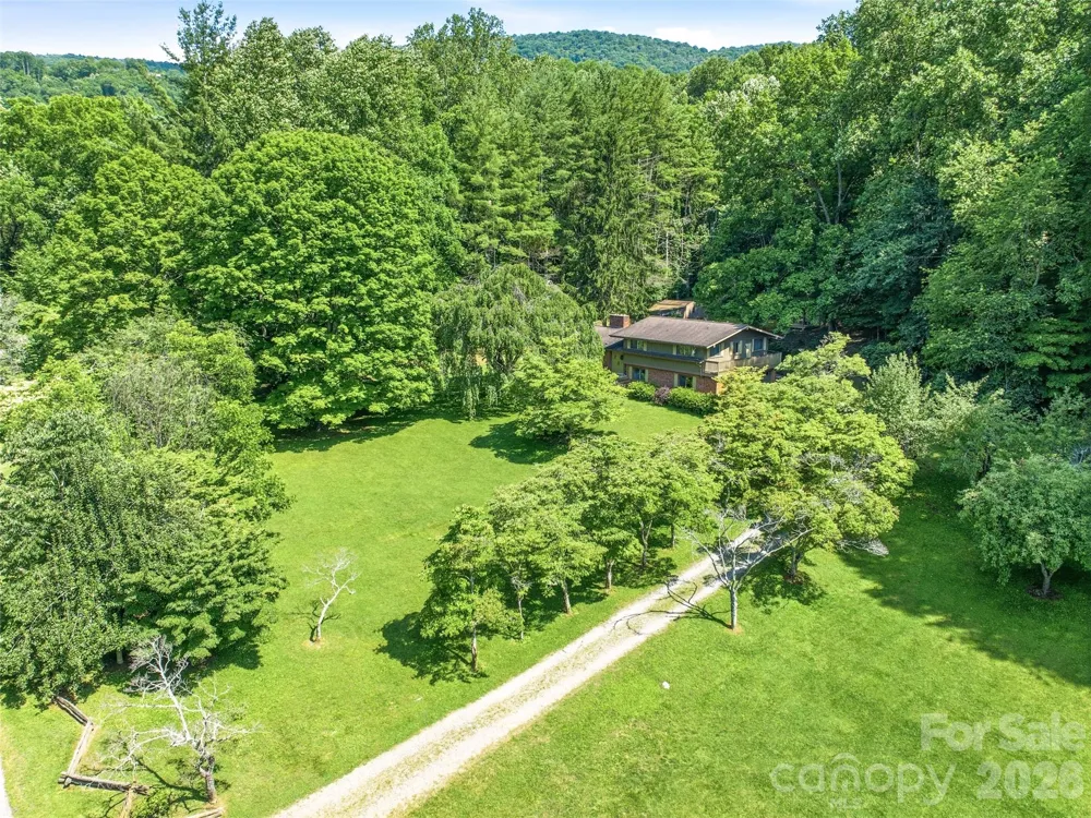 252 Big Stomp Road Waynesville, NC 28786
